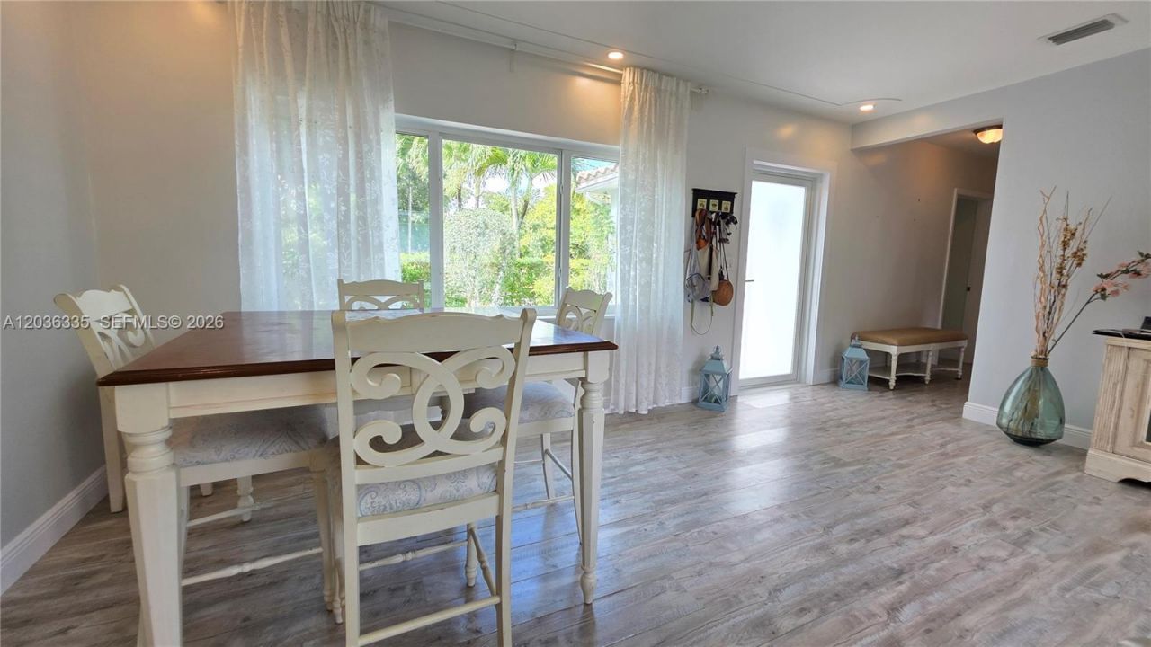390 NE 127th St, North Miami, FL 33161 Photo