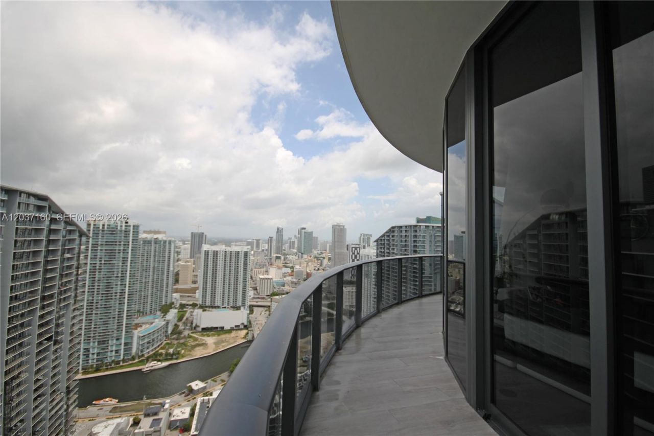 45 SW 9th St, Unit 4608, Miami, FL 33130 Photo
