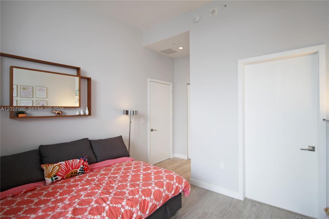 45 SW 9th St, Unit 4608, Miami, FL 33130 Photo