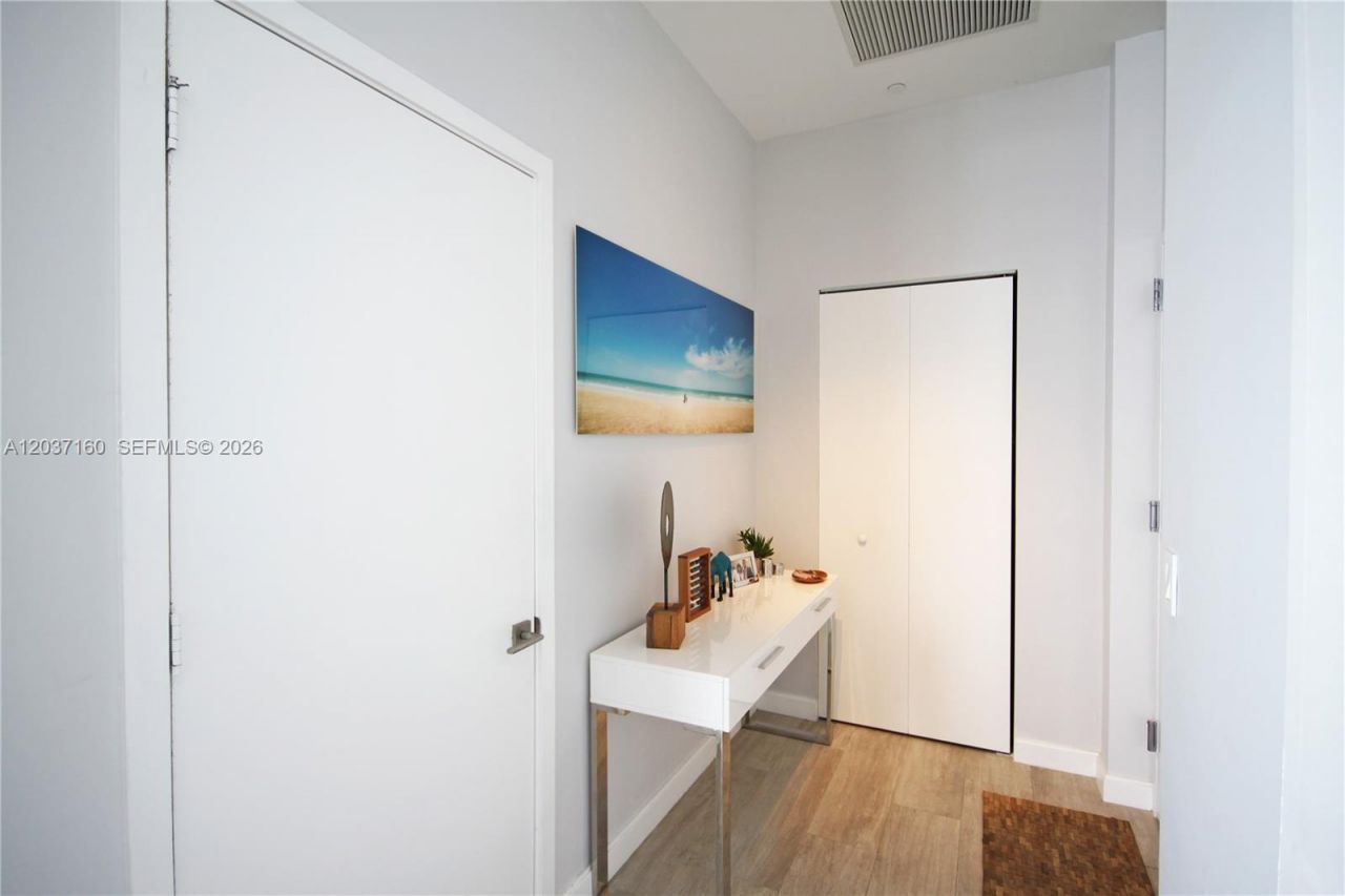 45 SW 9th St, Unit 4608, Miami, FL 33130 Photo