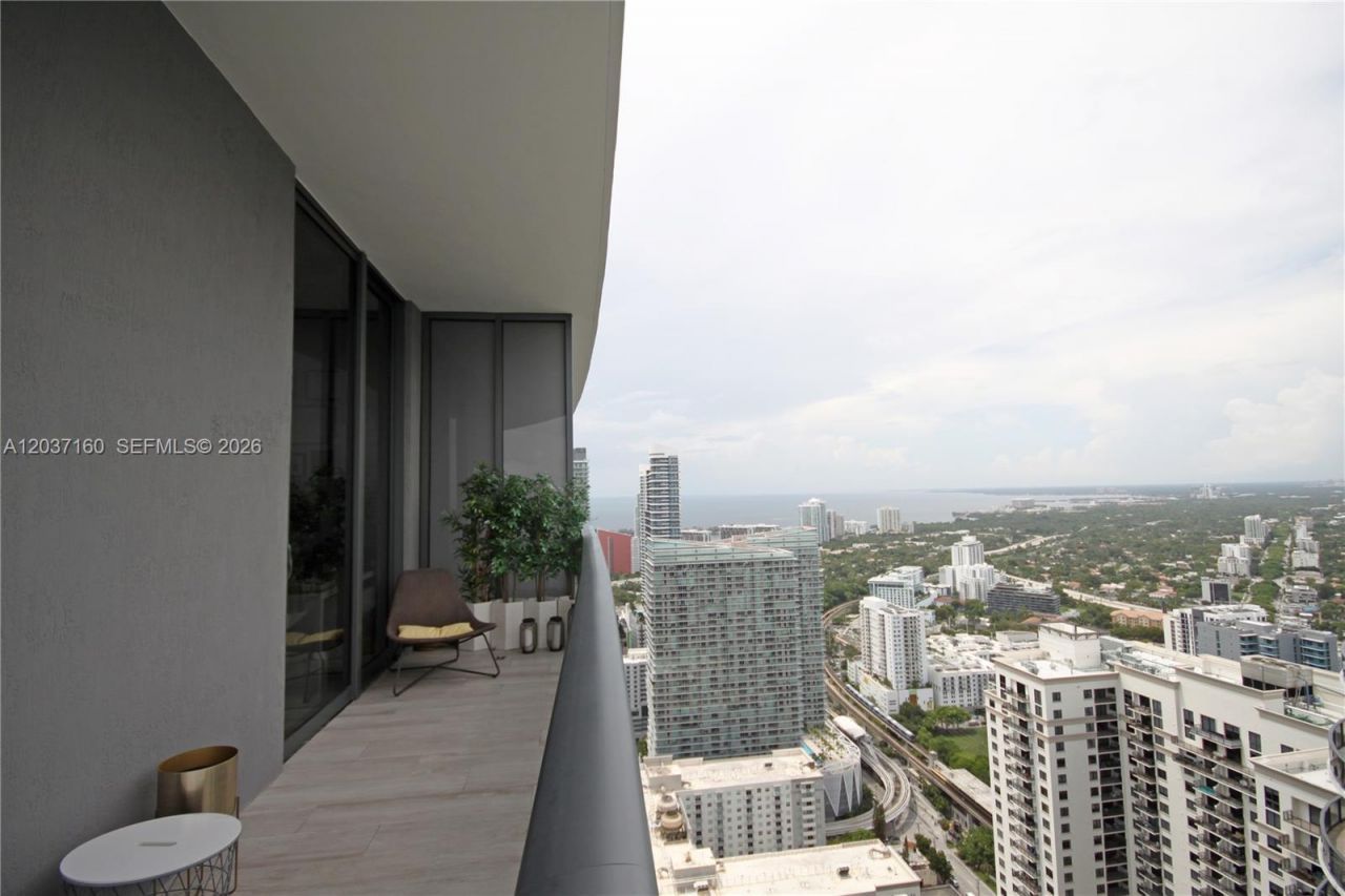 45 SW 9th St, Unit 4608, Miami, FL 33130 Photo