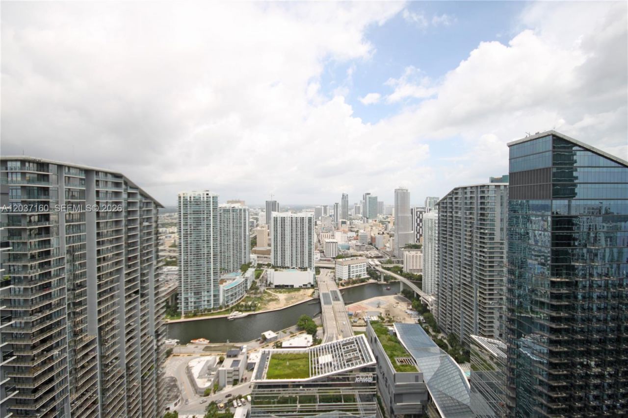 45 SW 9th St, Unit 4608, Miami, FL 33130 Photo