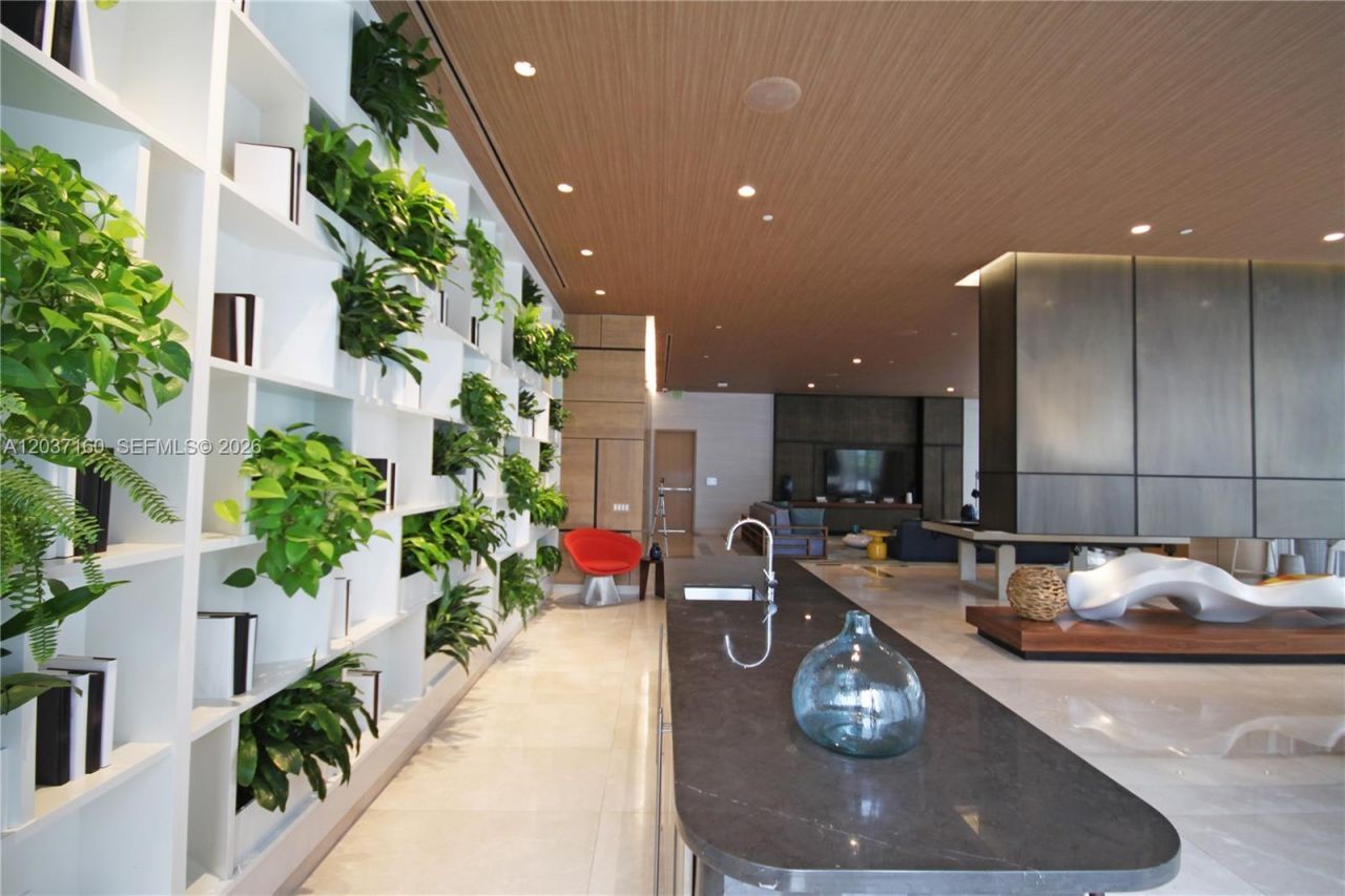 45 SW 9th St, Unit 4608, Miami, FL 33130 Photo