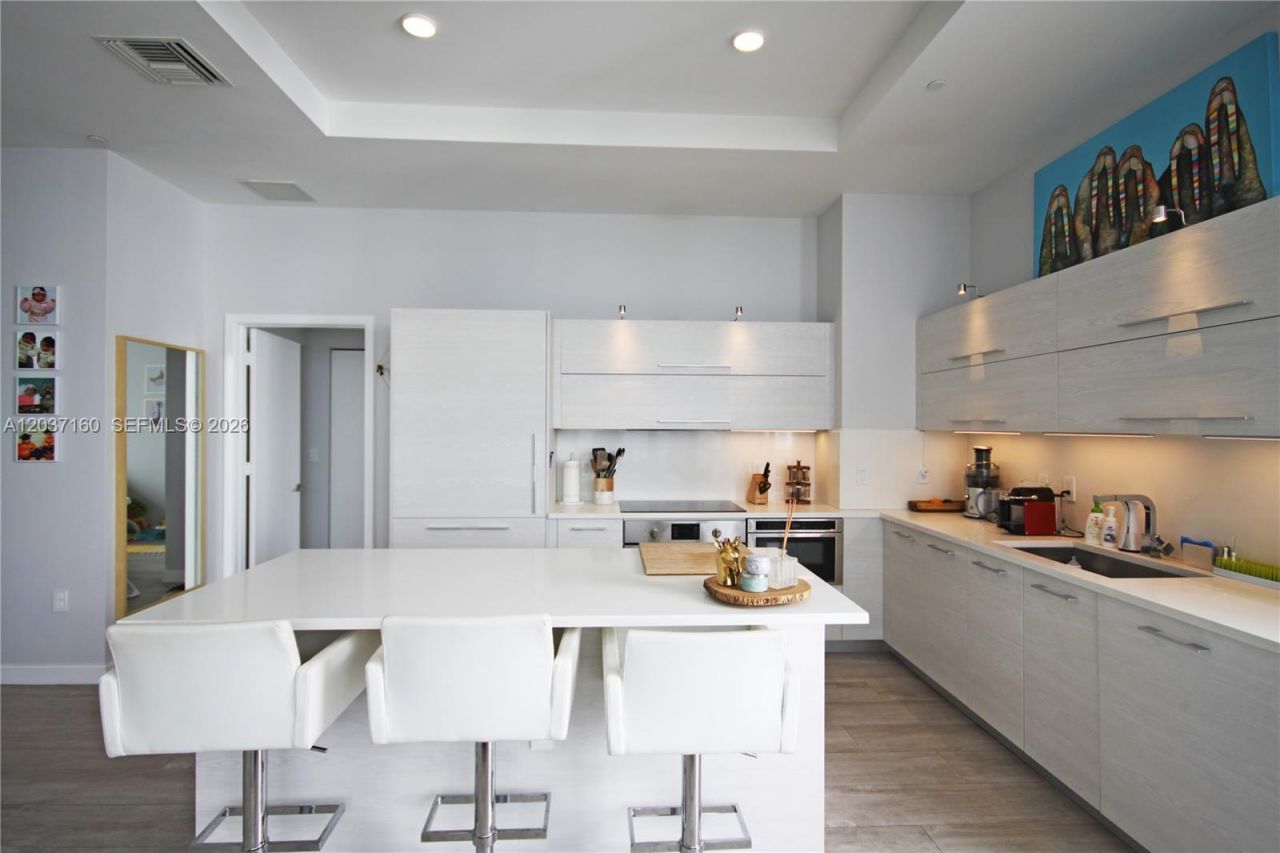 45 SW 9th St, Unit 4608, Miami, FL 33130 Photo