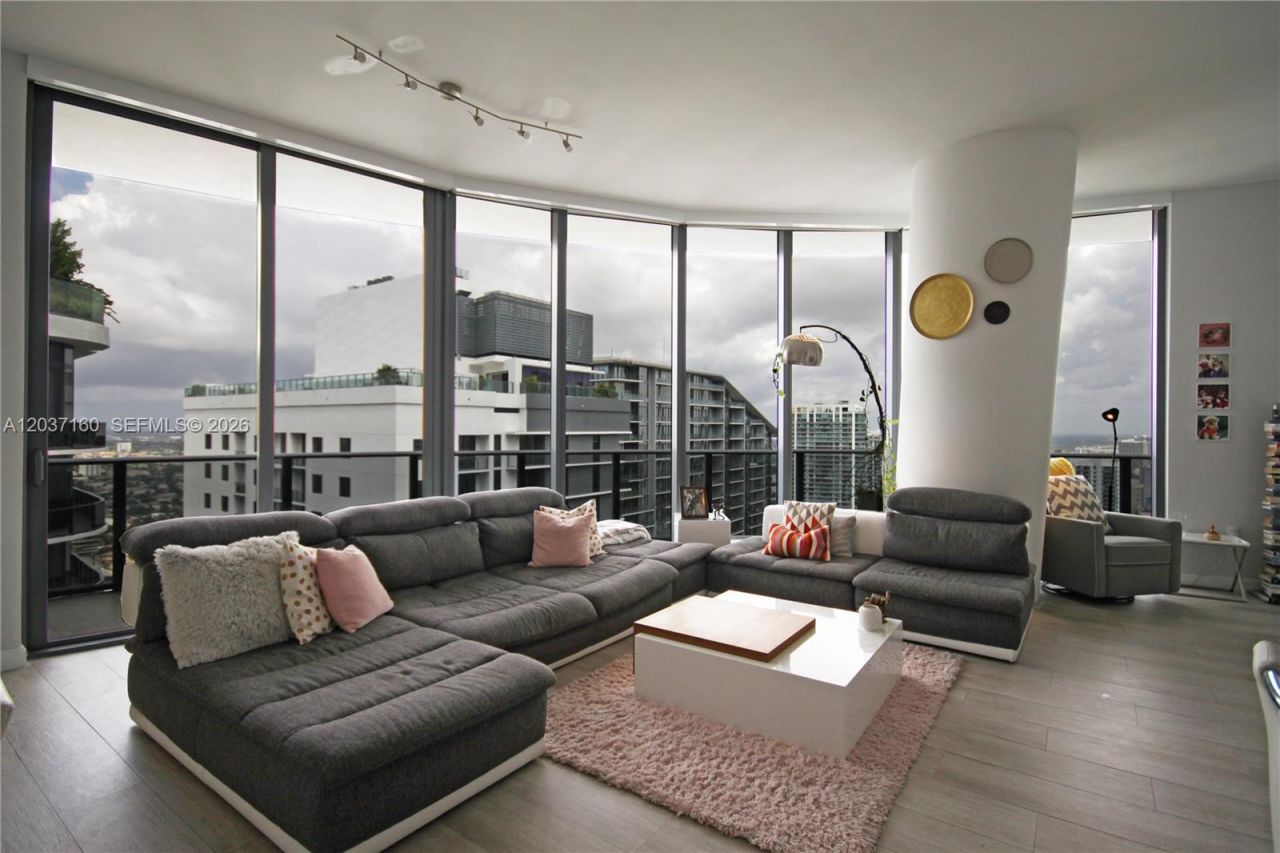 45 SW 9th St, Unit 4608, Miami, FL 33130 Photo