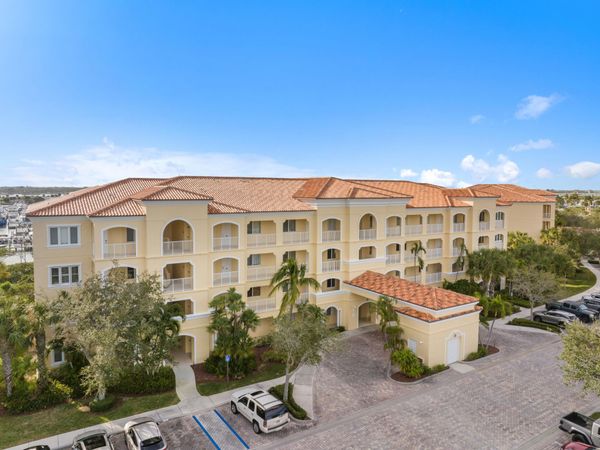 33 Harbour Isle Drive W, Unit 201, Fort Pierce, FL 34949