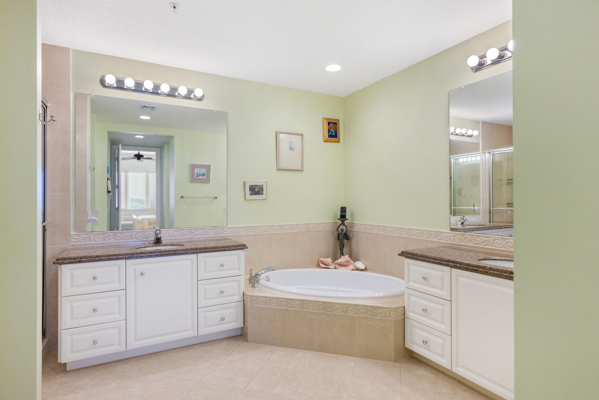 33 Harbour Isle Drive W, Unit 201, Fort Pierce, FL 34949 Photo