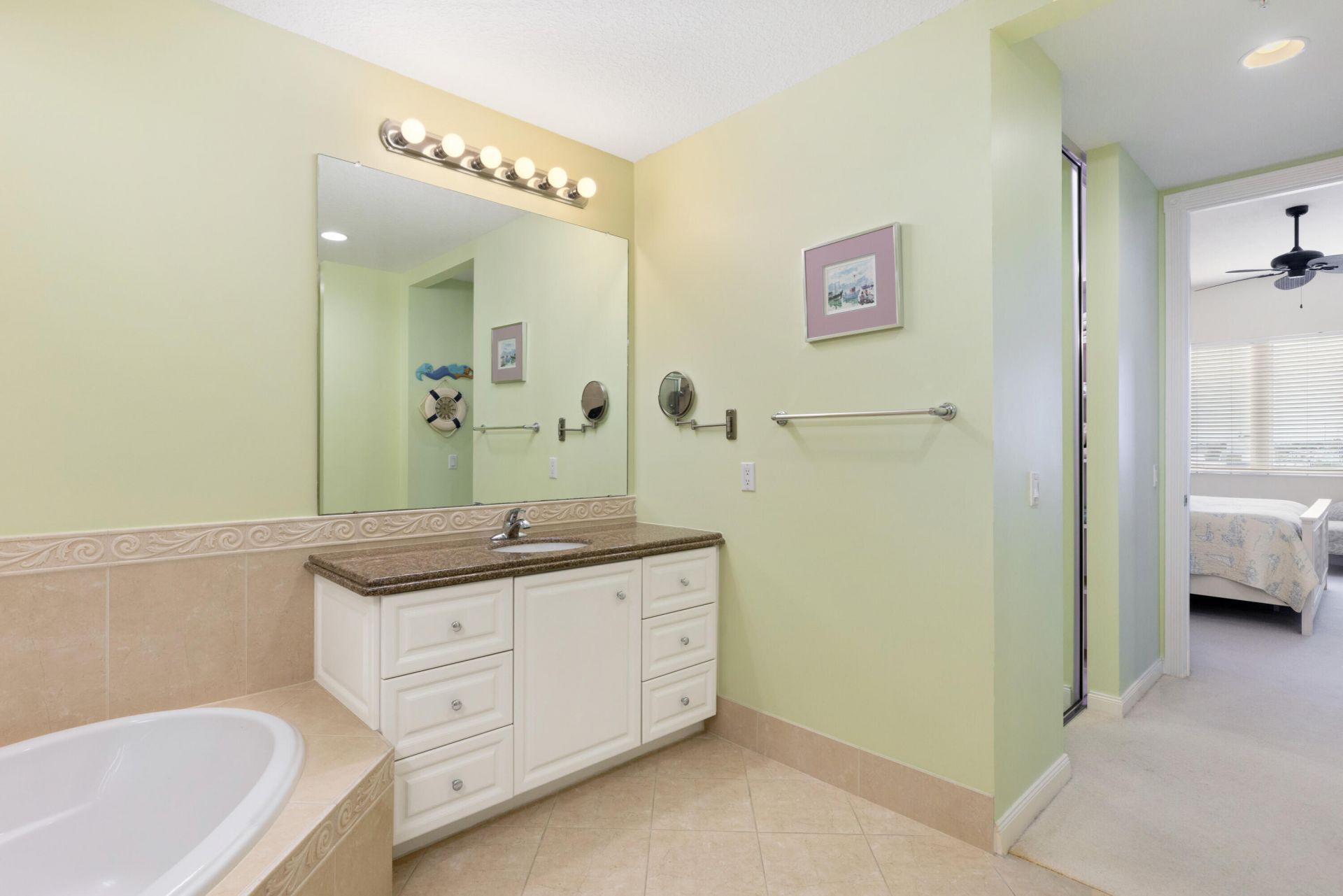 33 Harbour Isle Drive W, Unit 201, Fort Pierce, FL 34949 Photo