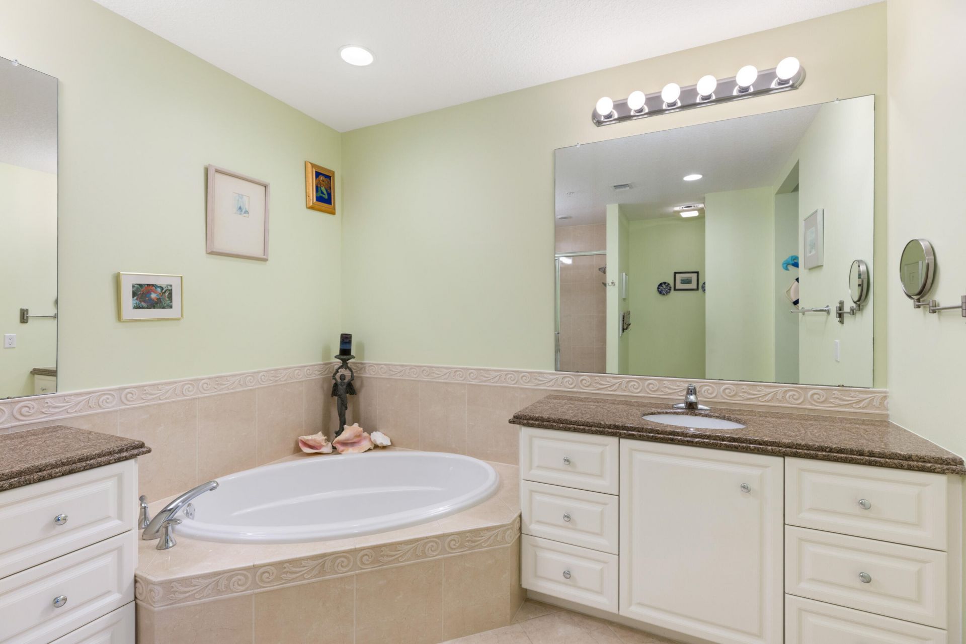 33 Harbour Isle Drive W, Unit 201, Fort Pierce, FL 34949 Photo