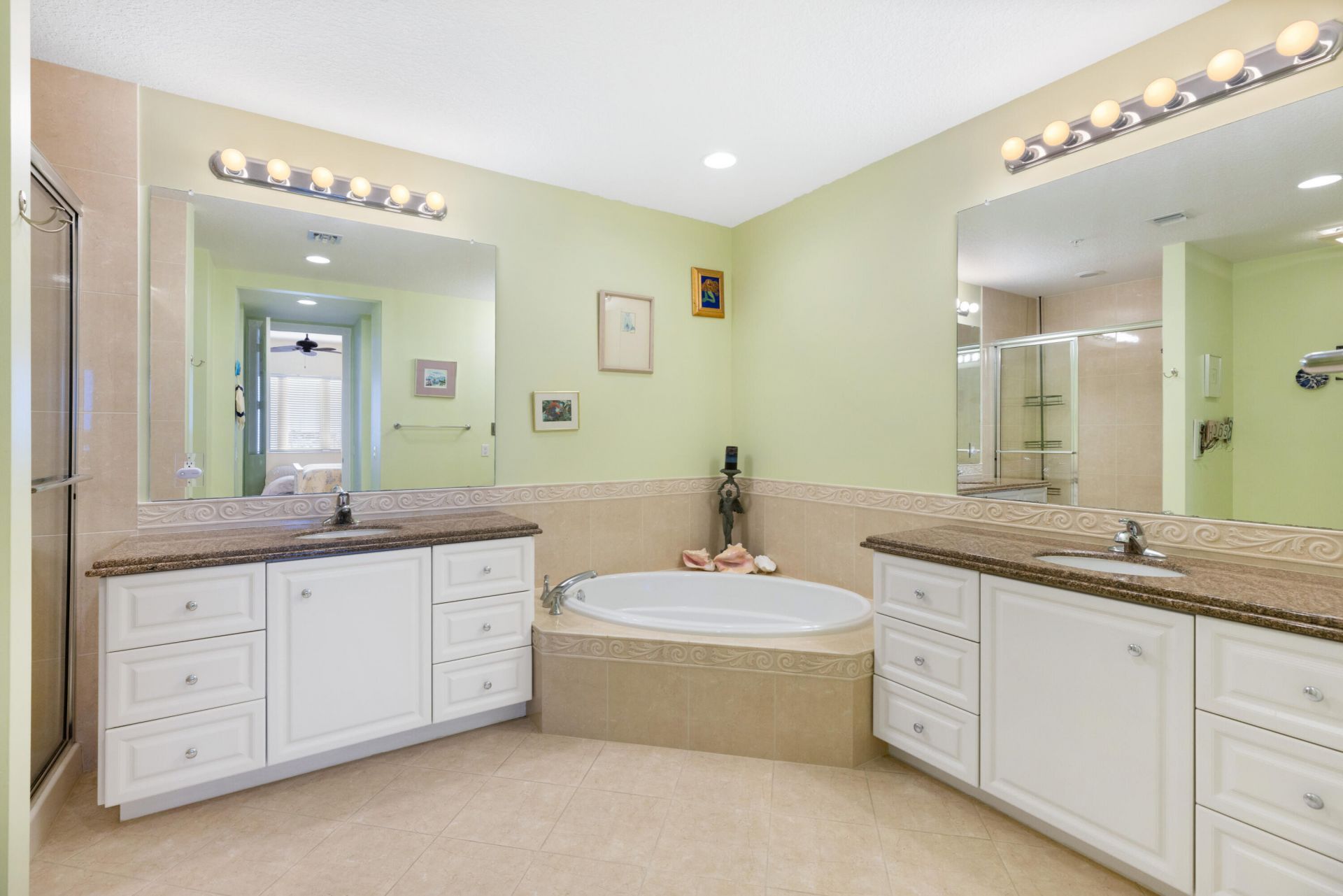 33 Harbour Isle Drive W, Unit 201, Fort Pierce, FL 34949 Photo
