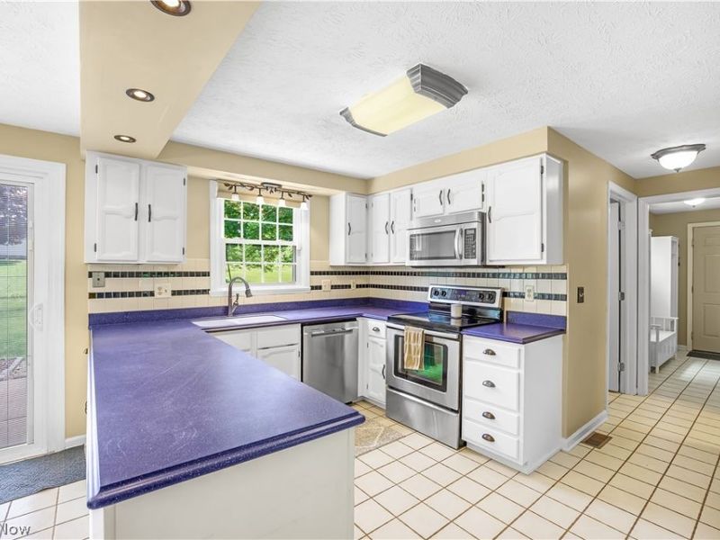 4583 Wildflower Drive , Uniontown, OH 44720 Photo 11