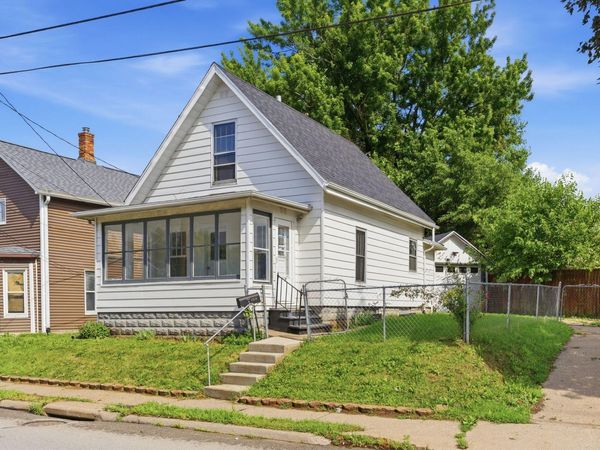 1214 E 2ND, Muscatine, IA 52761