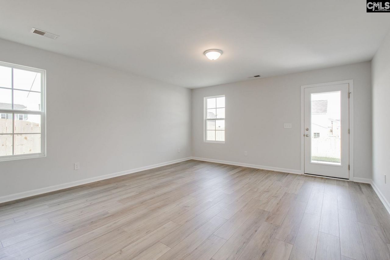 6011 Edgemont Court Photo 7