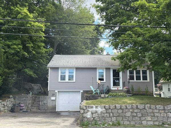 19 Granite St, Uxbridge, MA 01569