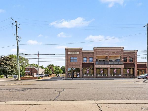 32821 Grand River Avenue, Farmington, MI 48336