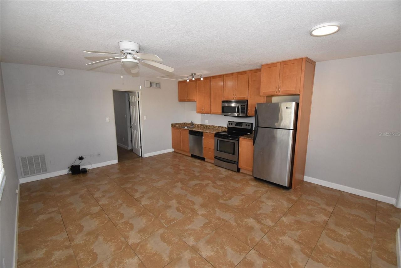 220 6th Avenue N, Unit 11, Saint Petersburg, FL 33701 Photo