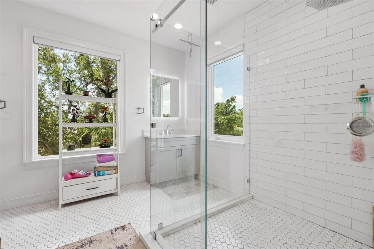501 40th Avenue Ne, Saint Petersburg, FL 33703 Photo