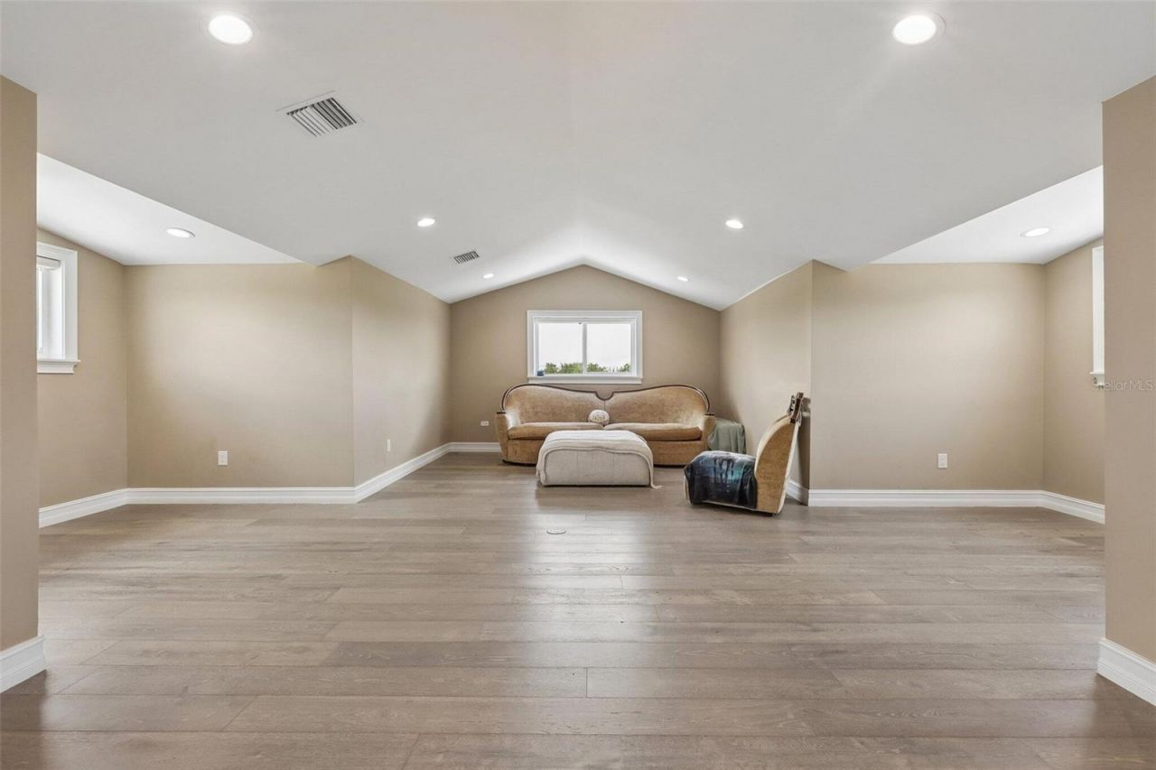 501 40th Avenue Ne, Saint Petersburg, FL 33703 Photo