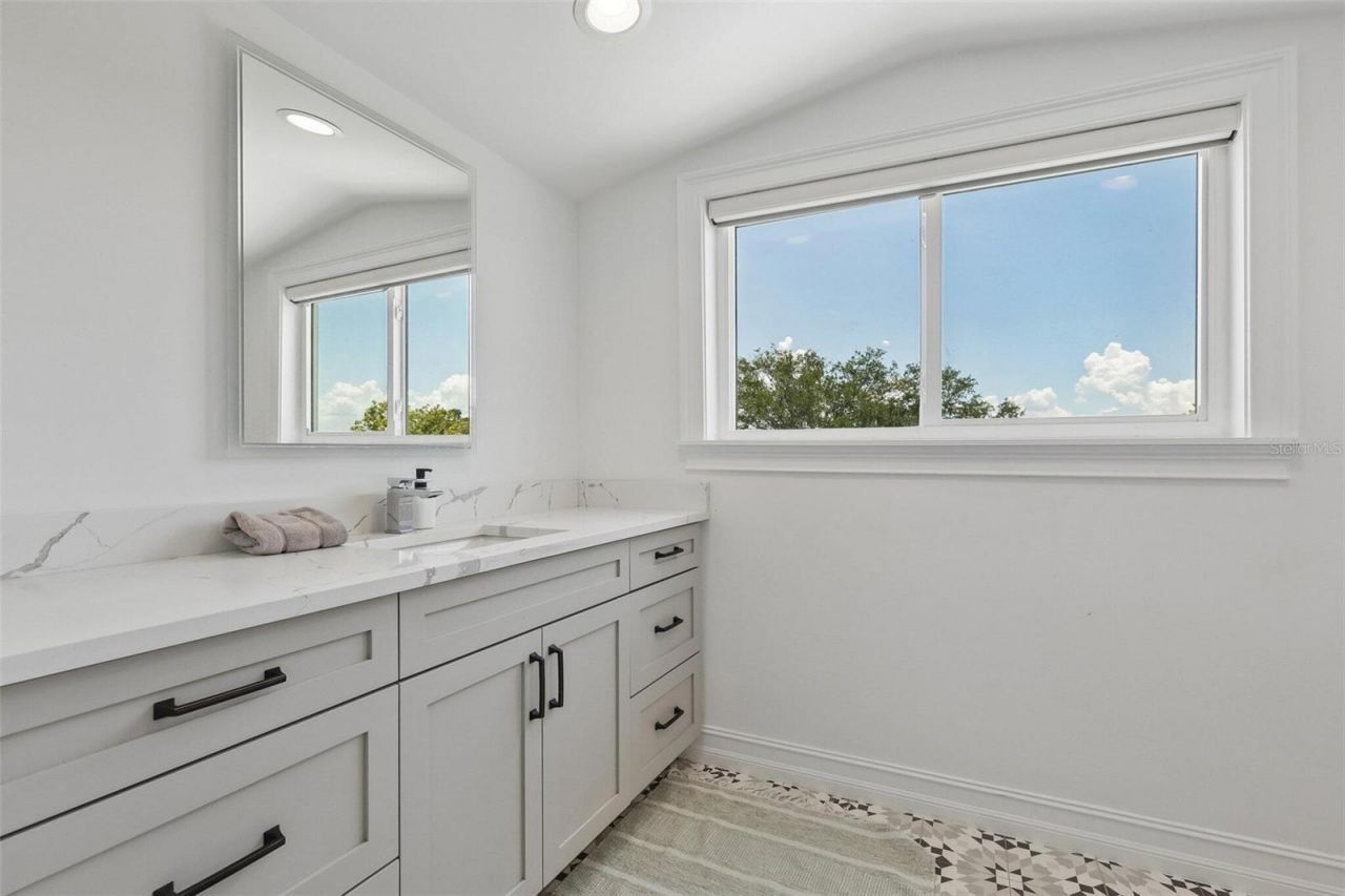 501 40th Avenue Ne, Saint Petersburg, FL 33703 Photo