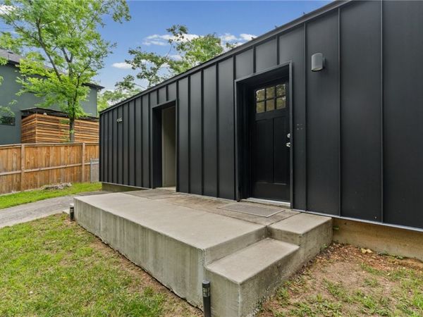 560 N Fallin Avenue , Fayetteville, AR 72701