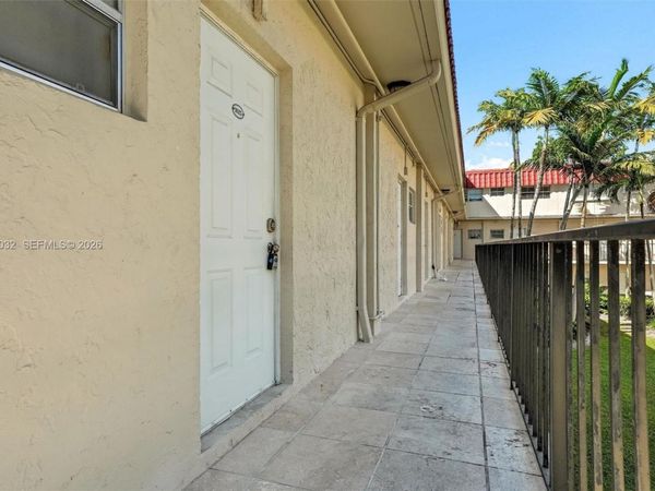 Unit 1025, Pinecrest, FL 33156