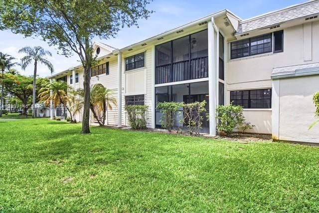 907 NE 199th St, Unit 106, Miami, FL 33179 Photo