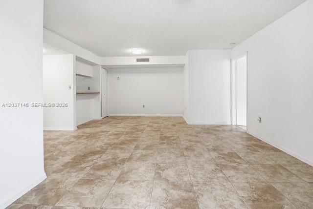 907 NE 199th St, Unit 106, Miami, FL 33179 Photo