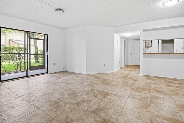907 NE 199th St, Unit 106, Miami, FL 33179 Photo