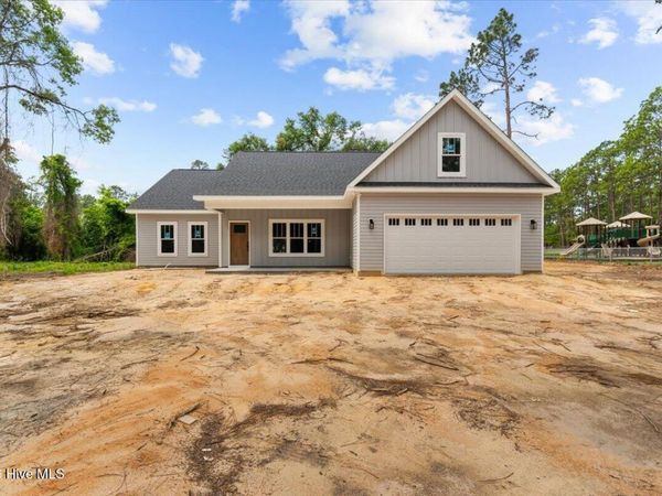 439 E Philadelphia Avenue , Pinebluff, NC 28373