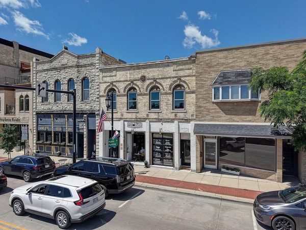 118 N Main STREET, Oconomowoc, WI 53066