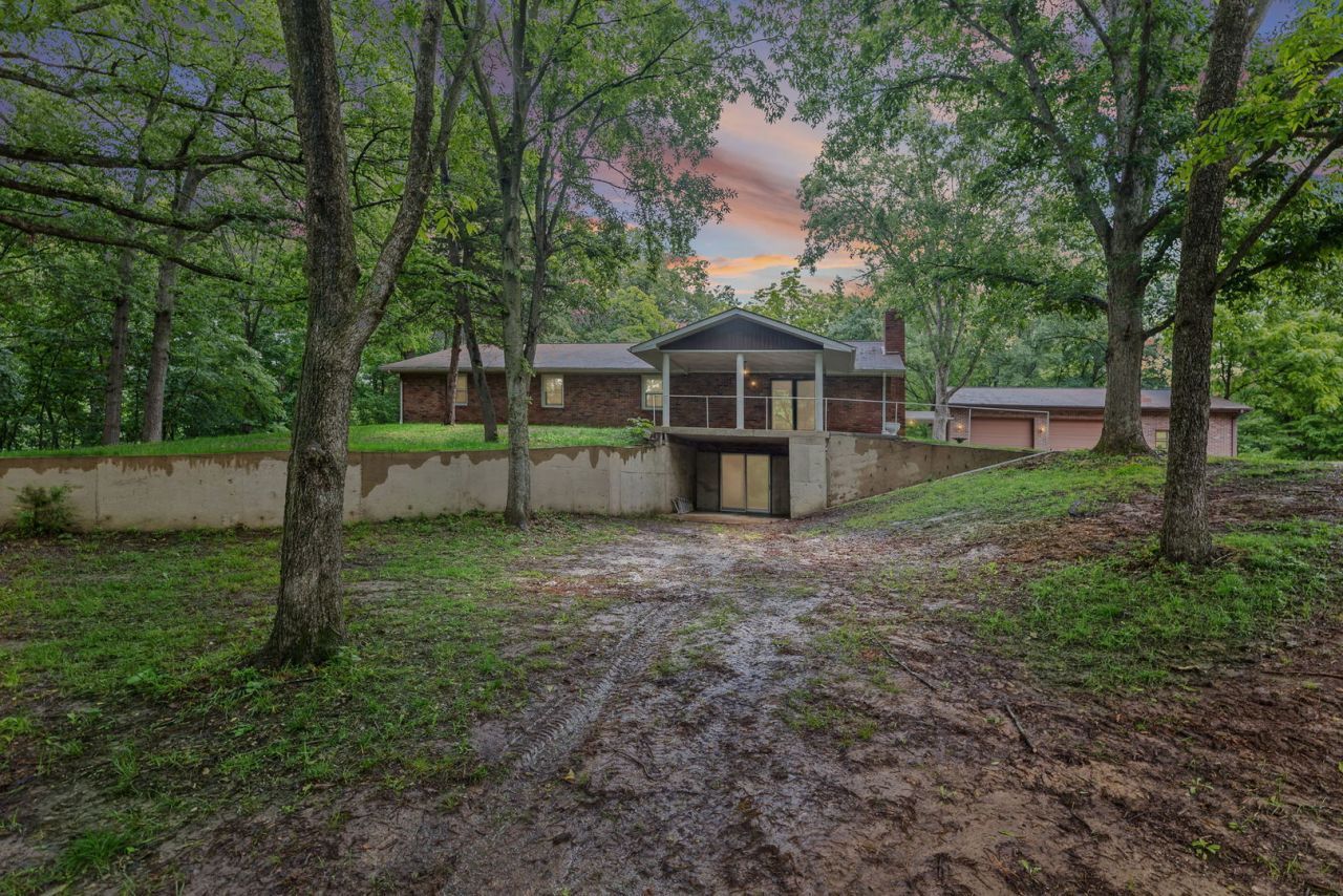 414 Gilliland Road , Walnut Hill, IL 62893