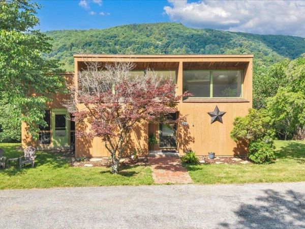 180 Daleview DR, Daleville, VA 24083