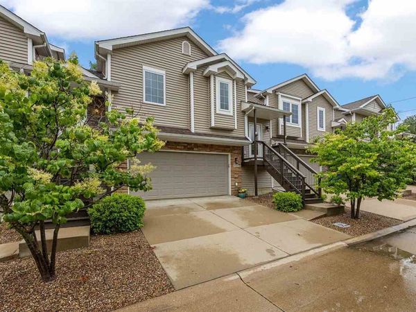 1015 Twilight Dr, North Liberty, IA 52317