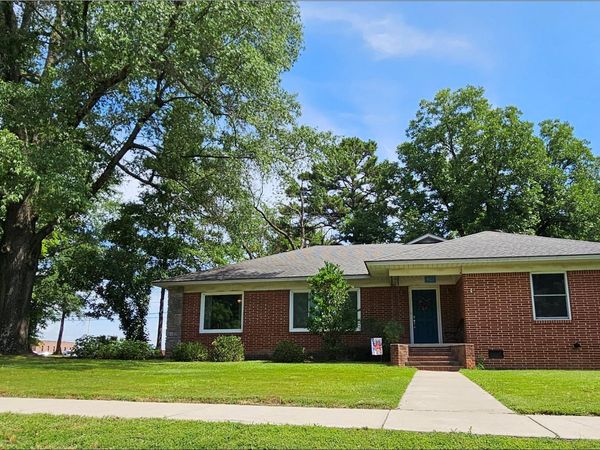401 E Church Street , Morrilton, AR 72110