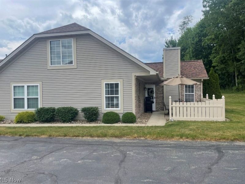 695 E Western Reserve Road, Unit 1704, Youngstown, OH 44514 Photo 2