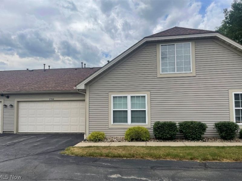 695 E Western Reserve Road, Unit 1704, Youngstown, OH 44514 Photo 5