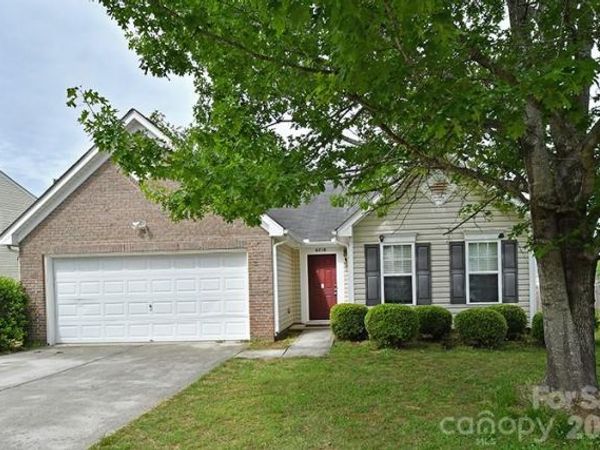 6710 Goldenwillow Drive , Charlotte, NC 28215