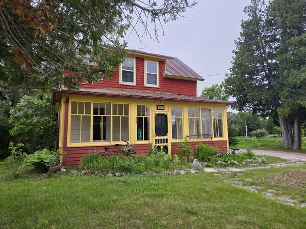 20 S Pickford AVE, Hessel, MI 49745