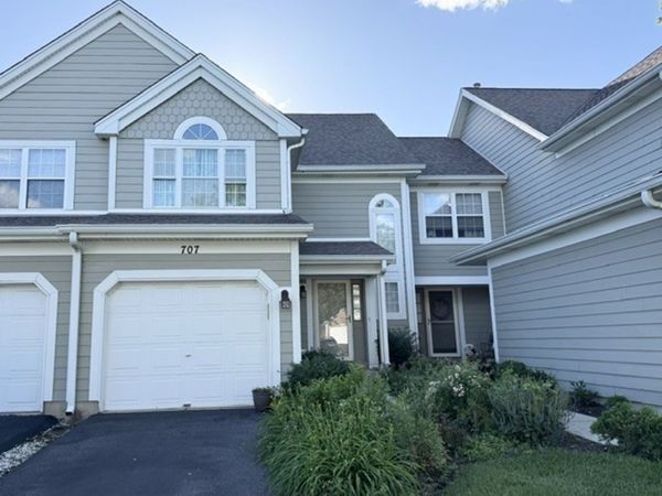 707 Kingsbridge Drive , Carol Stream, IL 60188