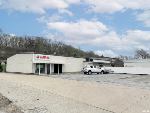 1320 36TH Avenue , Moline, IL 61265