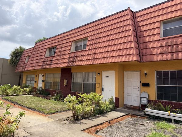 2552 NW 52nd Avenue, Unit B19, Lauderhill, FL 33313