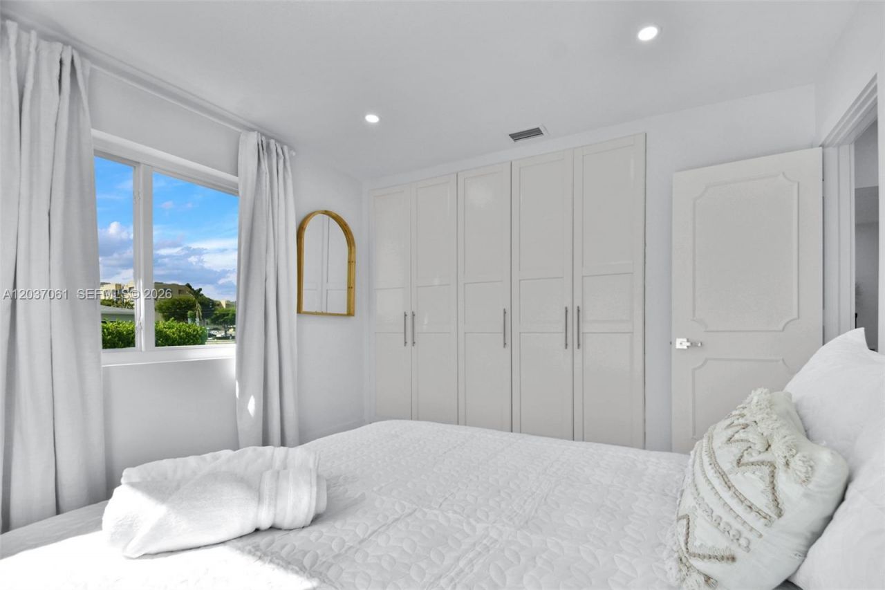 2195 SW 25th Ter, Miami, FL 33133 Photo