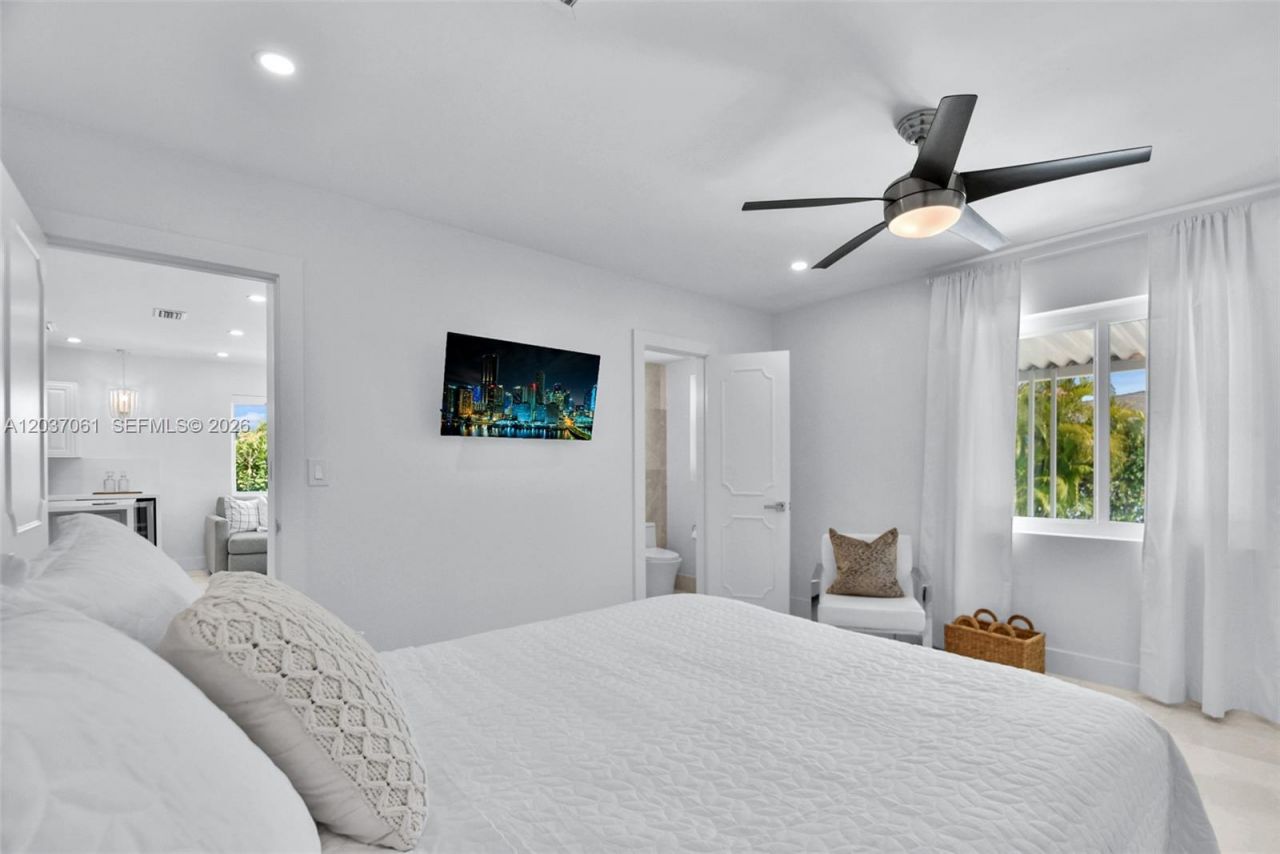 2195 SW 25th Ter, Miami, FL 33133 Photo
