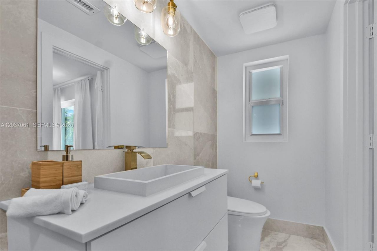 2195 SW 25th Ter, Miami, FL 33133 Photo