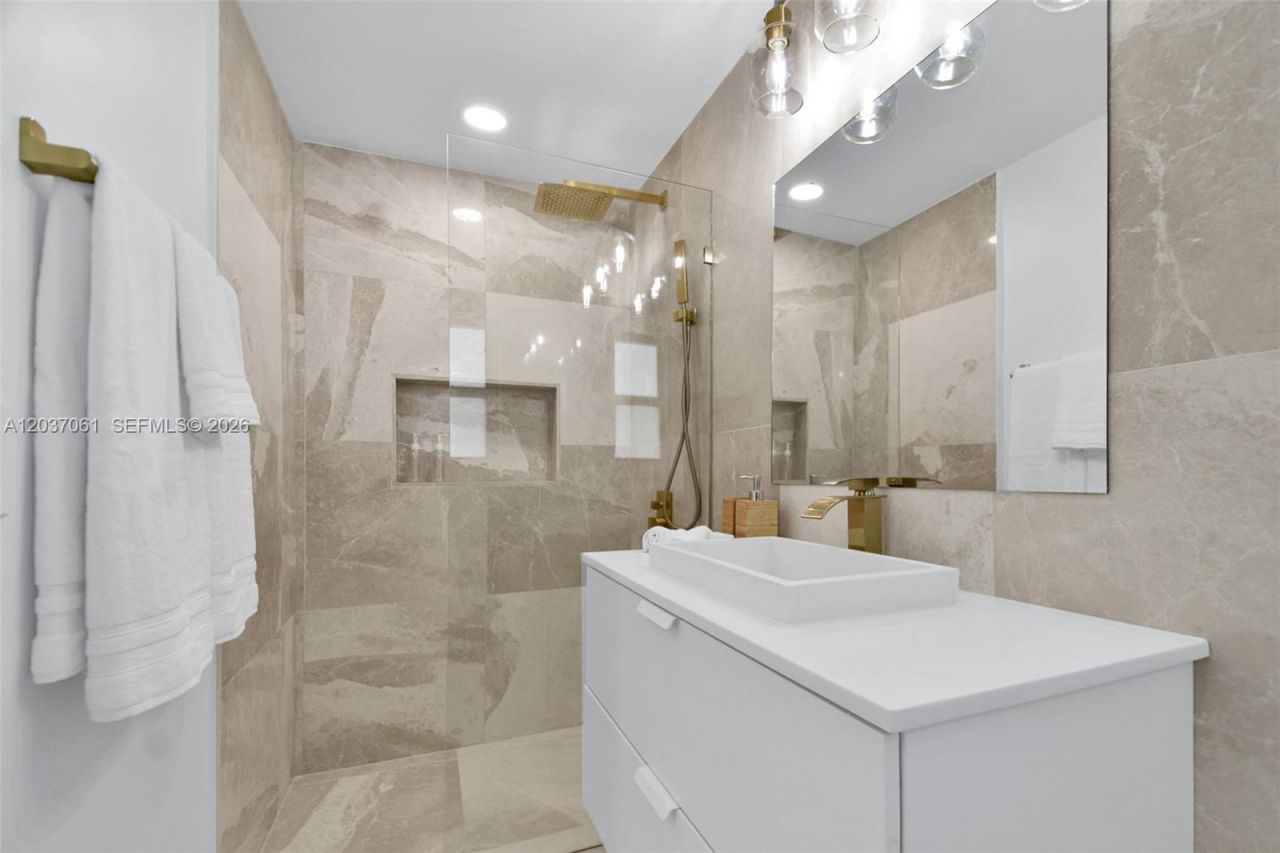 2195 SW 25th Ter, Miami, FL 33133 Photo