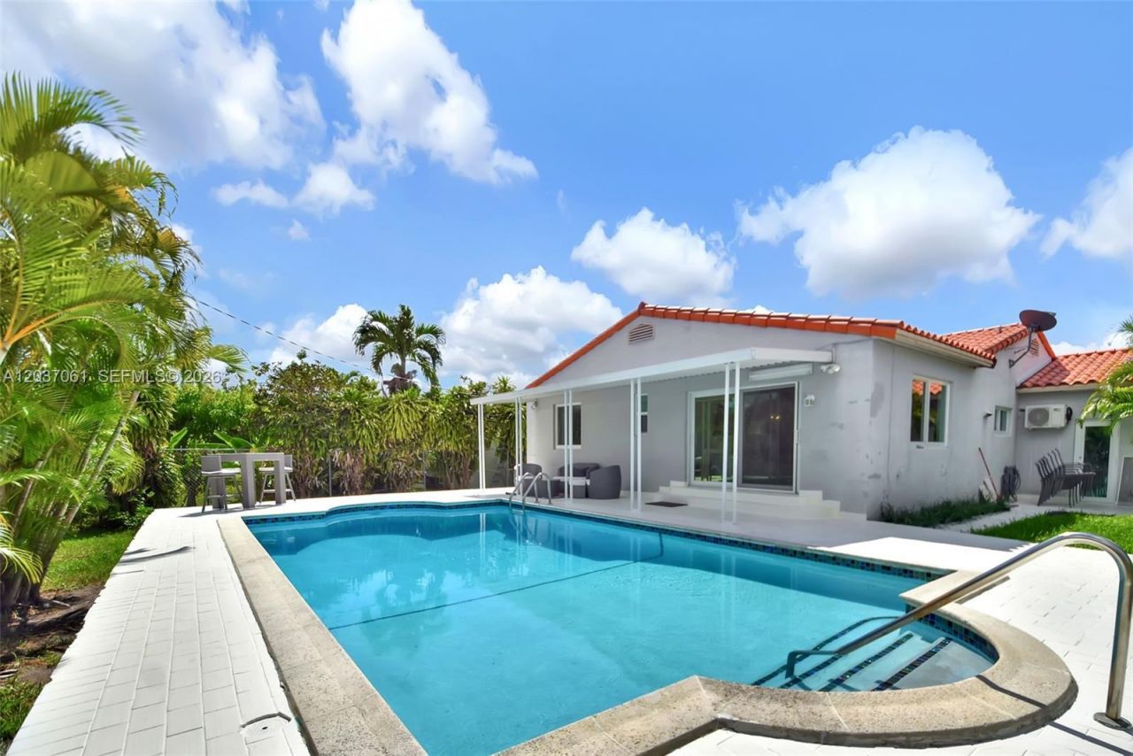 2195 SW 25th Ter, Miami, FL 33133 Photo