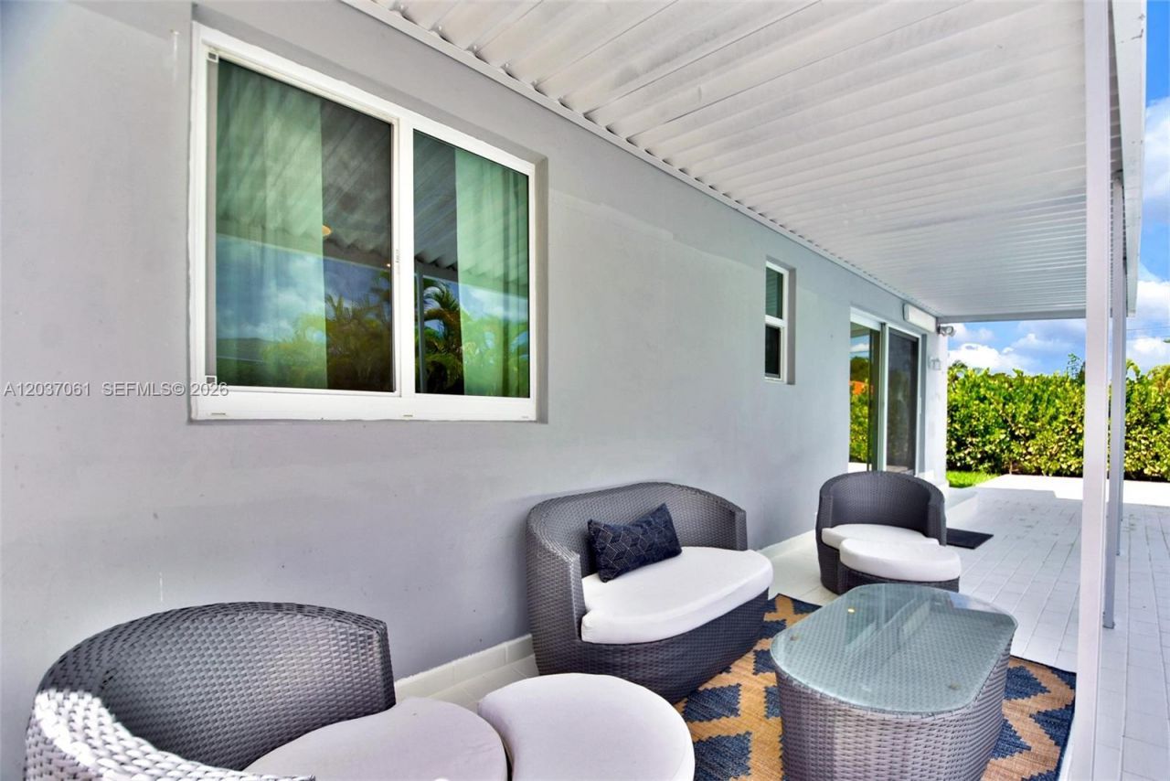 2195 SW 25th Ter, Miami, FL 33133 Photo