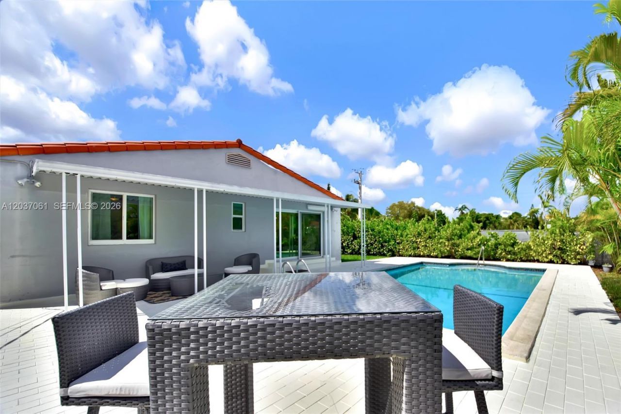 2195 SW 25th Ter, Miami, FL 33133 Photo