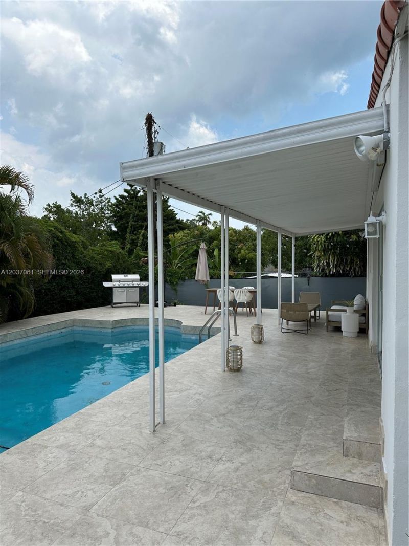2195 SW 25th Ter, Miami, FL 33133 Photo