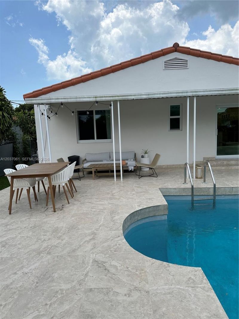 2195 SW 25th Ter, Miami, FL 33133 Photo
